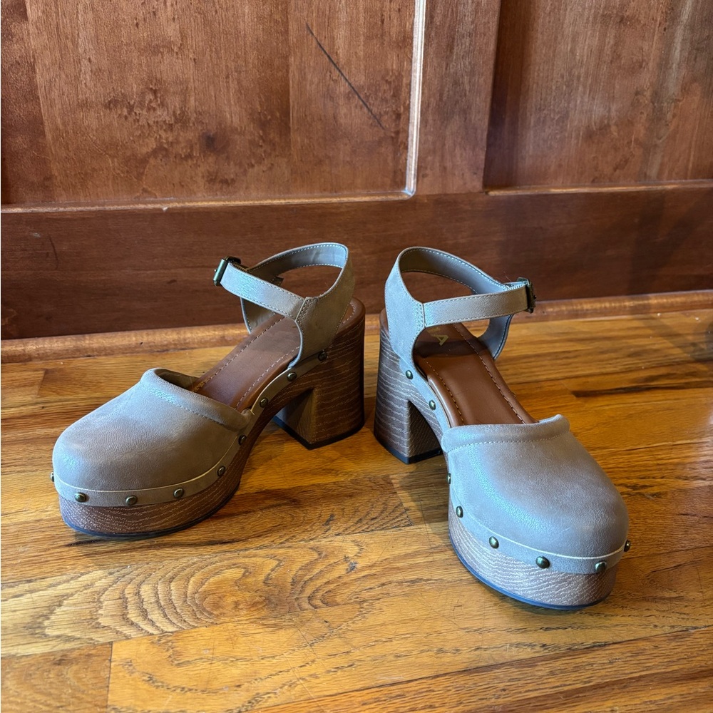 Stylish Tan Women's Platform Shoes